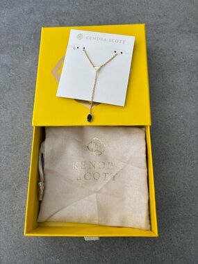 Kendra Scott Emilie Y Necklace 
Gold